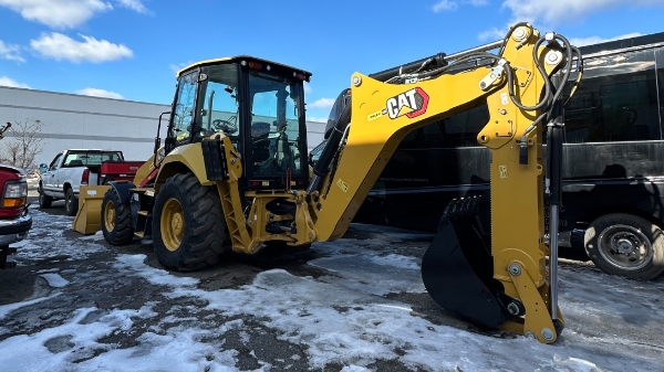 2023 Caterpillar 420 thumbnail 2