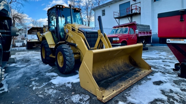 2023 Caterpillar 420 thumbnail 6