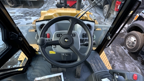 2023 Caterpillar 420 thumbnail 9