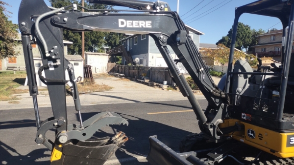 2023 Deere 30G thumbnail 2