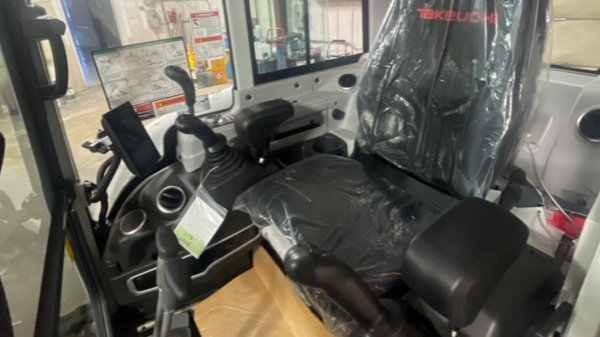 2024 Takeuchi TB335R thumbnail 6