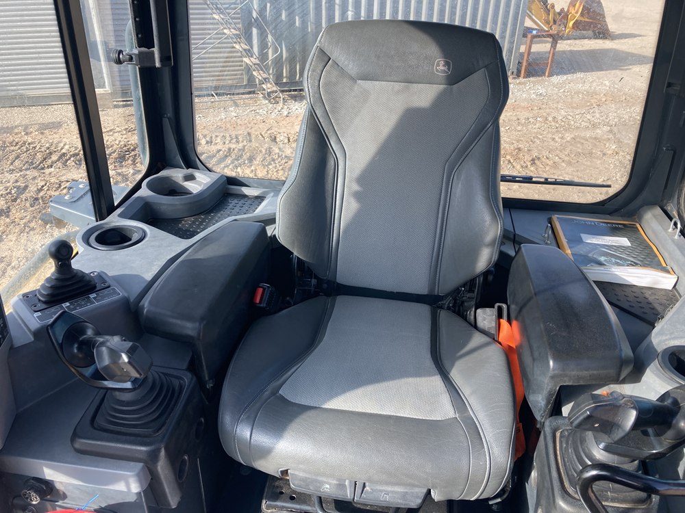 2021 Deere 750L thumbnail 10