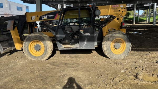2015 Caterpillar TL642C thumbnail 2