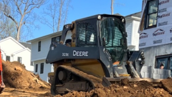 2017 Deere 323E thumbnail 2