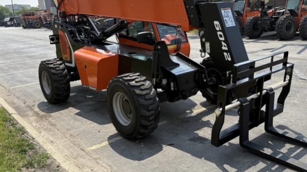2025 JLG 6042 thumbnail 3