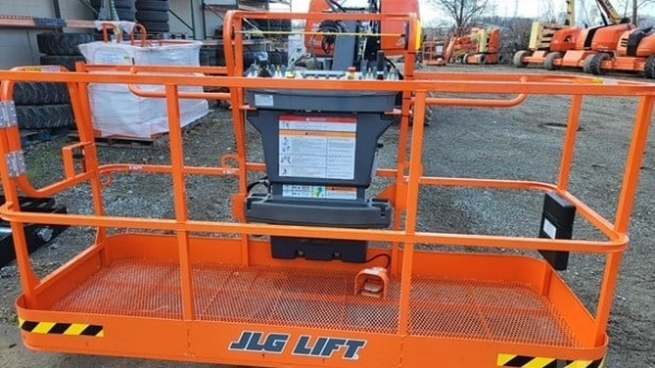 2024 JLG 660SJ thumbnail 3