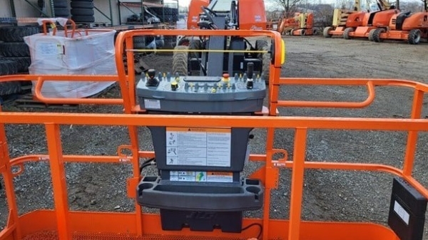 2024 JLG 660SJ thumbnail 2