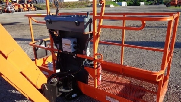 2024 JLG 660SJ thumbnail 3