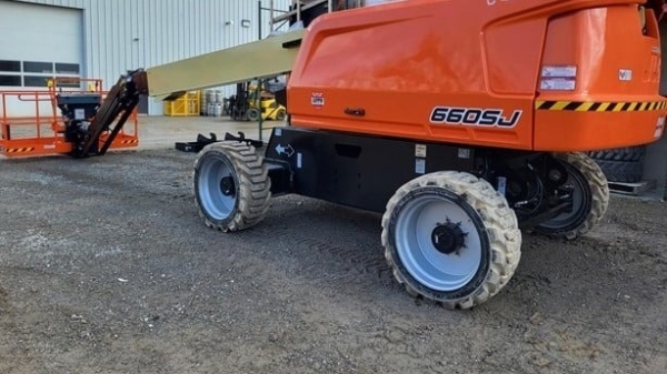 2024 JLG 660SJ thumbnail 3