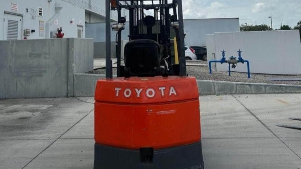 2015 Toyota 7FBCU45 thumbnail 3