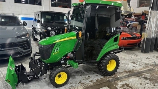 2025 Deere 1025R thumbnail 3