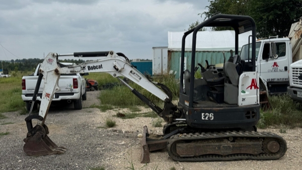 2017 Bobcat E26 thumbnail 6