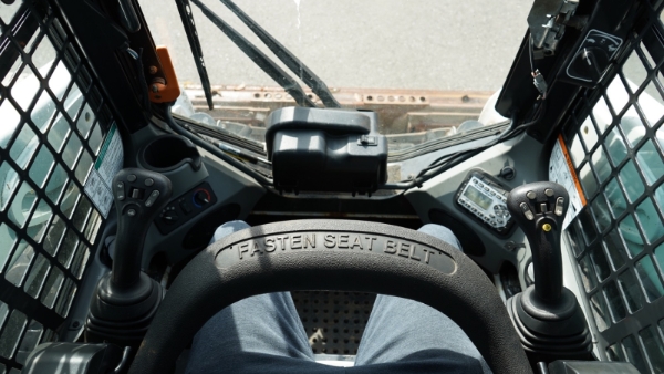2016 Bobcat S570 thumbnail 5