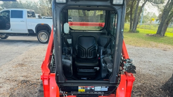 2024 Kubota SVL65-2 thumbnail 3