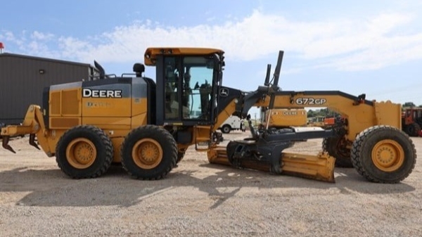 2016 Deere 672GP thumbnail 2