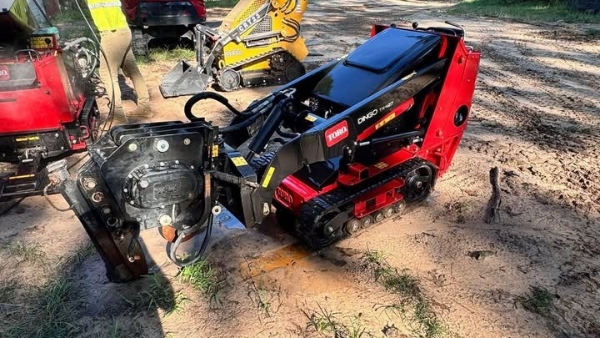 2023 Toro DINGO TX 427 - Image 1
