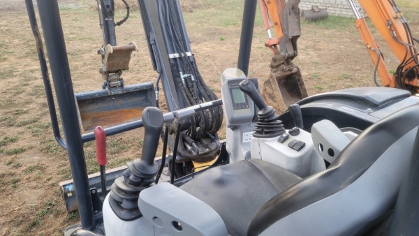 2017 Deere 50G thumbnail 3