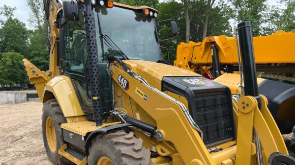 2022 Caterpillar 440 thumbnail 7
