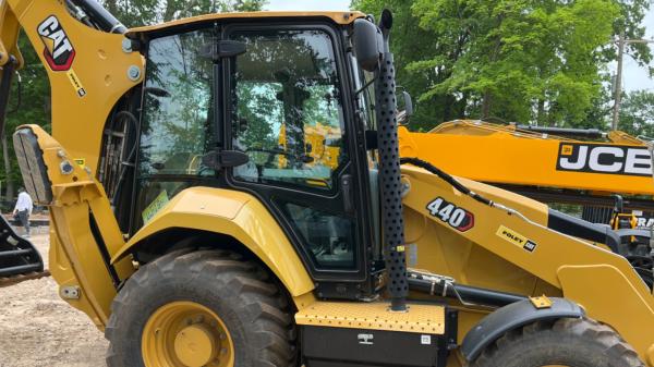 2022 Caterpillar 440 thumbnail 6