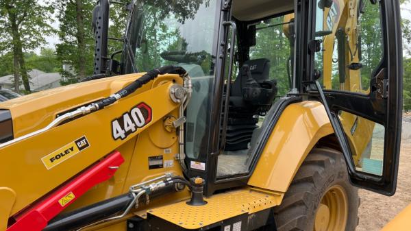 2022 Caterpillar 440 thumbnail 2