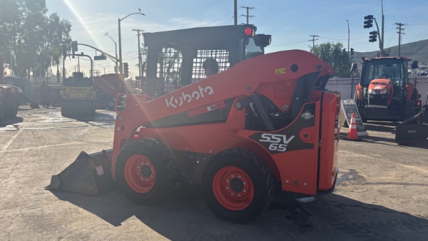 2025 Kubota SSV65 thumbnail 6