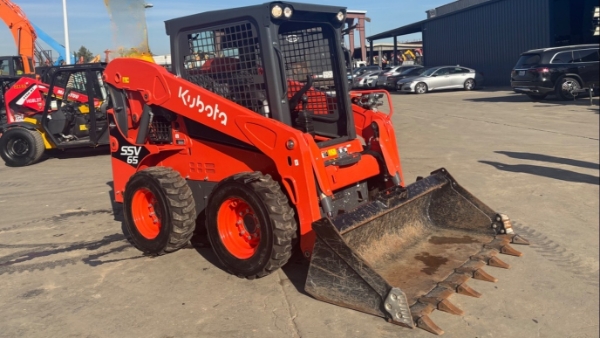 2025 Kubota SSV65 thumbnail 2