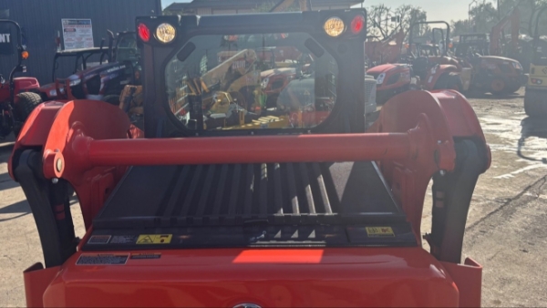 2025 Kubota SSV65 thumbnail 8