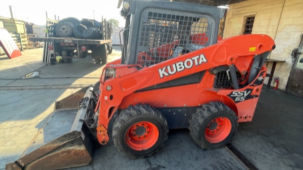 2019 Kubota SSV65 - Skid Steer image 1