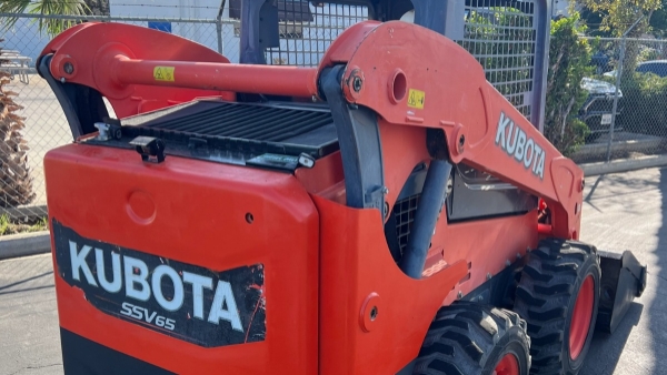 2017 Kubota SSV65 thumbnail 5