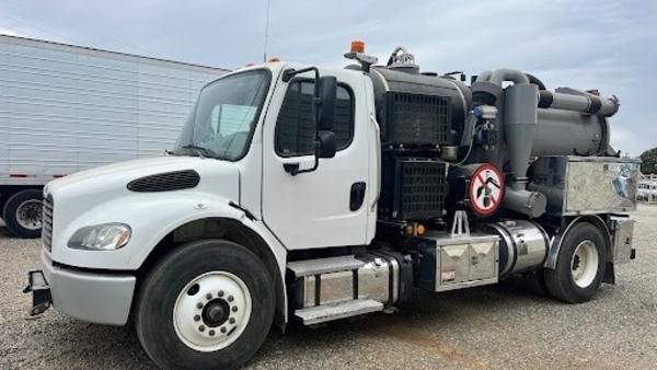 2021 Freightliner M2 106 - Image 1