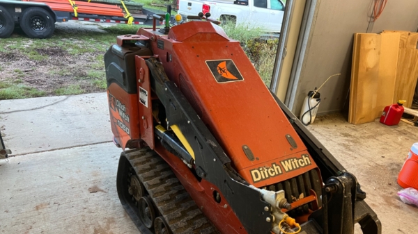 2017 Ditch Witch SK1050 thumbnail 2