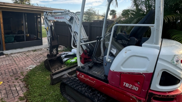 2019 Takeuchi TB230 thumbnail 3