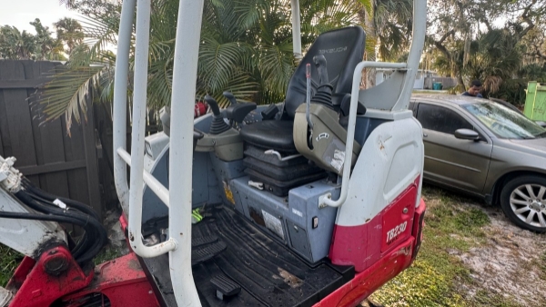 2019 Takeuchi TB230 thumbnail 2