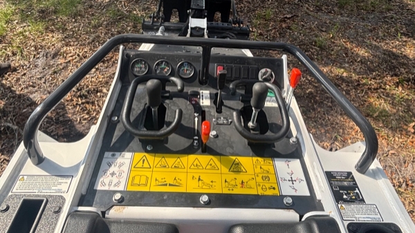 2024 Bobcat MT100 thumbnail 2