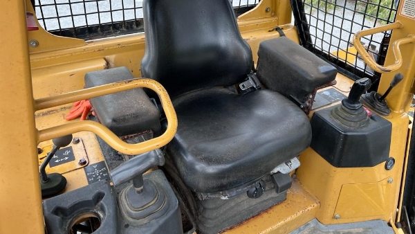 2004 Caterpillar D3G XL thumbnail 4