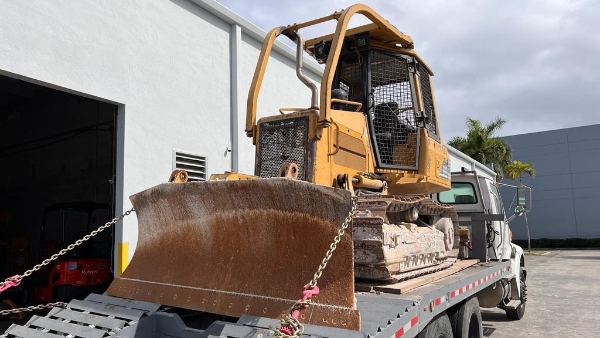 2004 Caterpillar D3G XL thumbnail 2