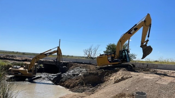 2015 Caterpillar 320E L thumbnail 3