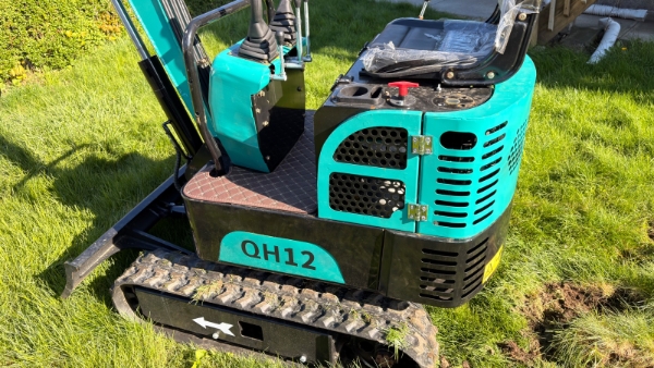 2026 AGT QH12 - Mini Excavator image 1