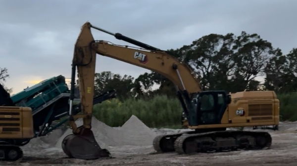 2021 Caterpillar 349 thumbnail 8