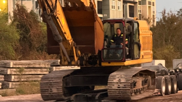 2021 Caterpillar 349 thumbnail 6