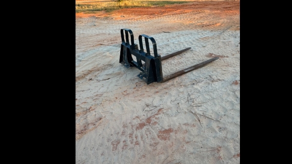 2018 Takeuchi TL8 thumbnail 5