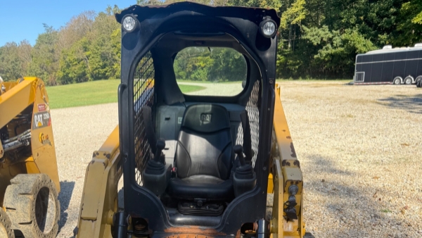2017 Caterpillar 226D3 - Skid Steer image 1
