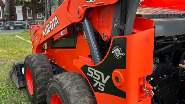 2019 Kubota SSV75 thumbnail 2